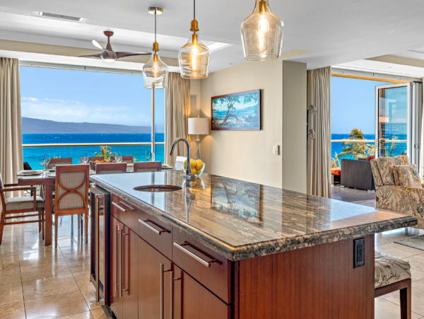 Gorgeous 6-Bedroom Retreat in Maui with Amazing Views